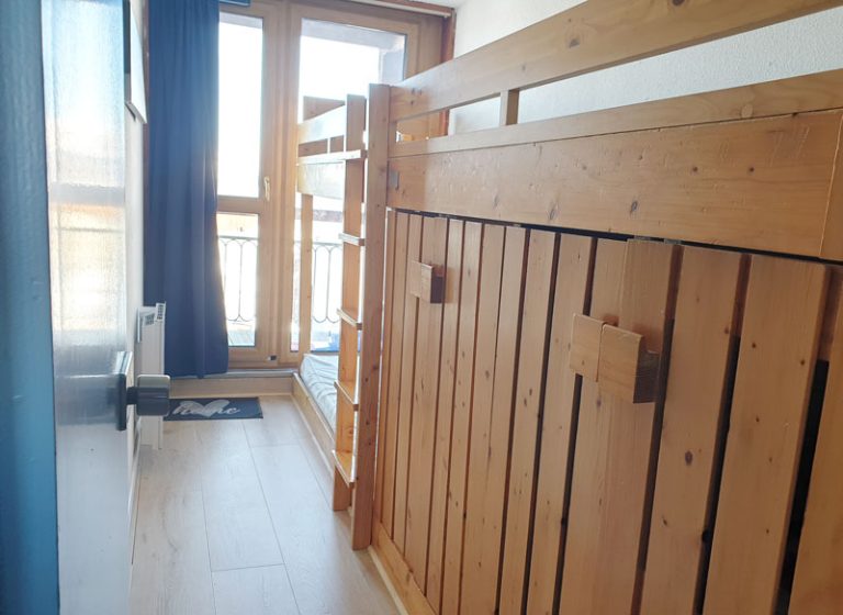 Chambre avec 2 placards